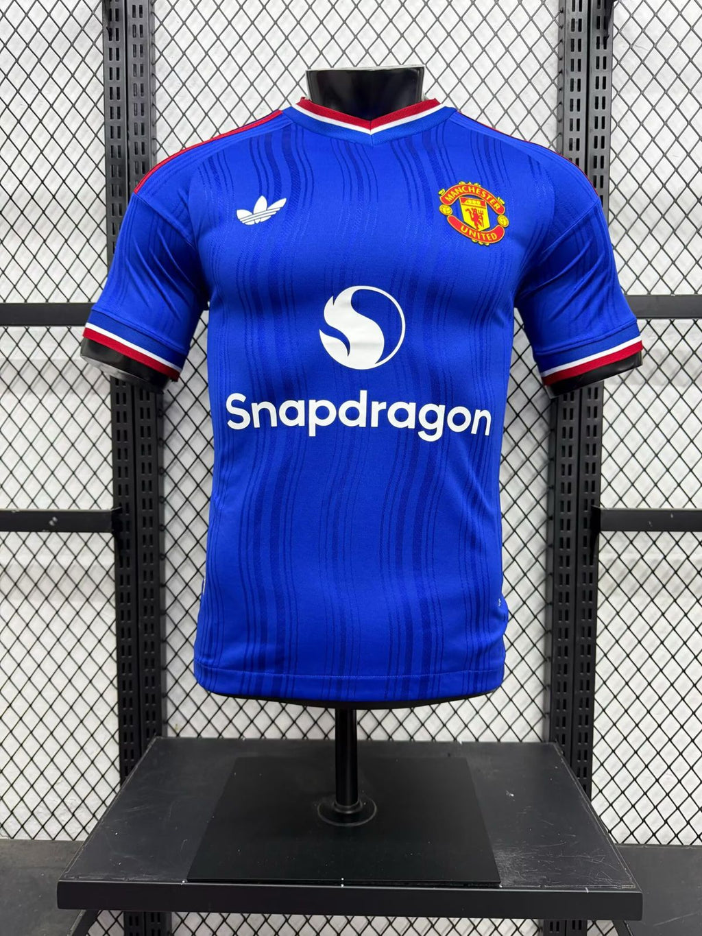 Camiseta de visitante del Manchester United 26/27