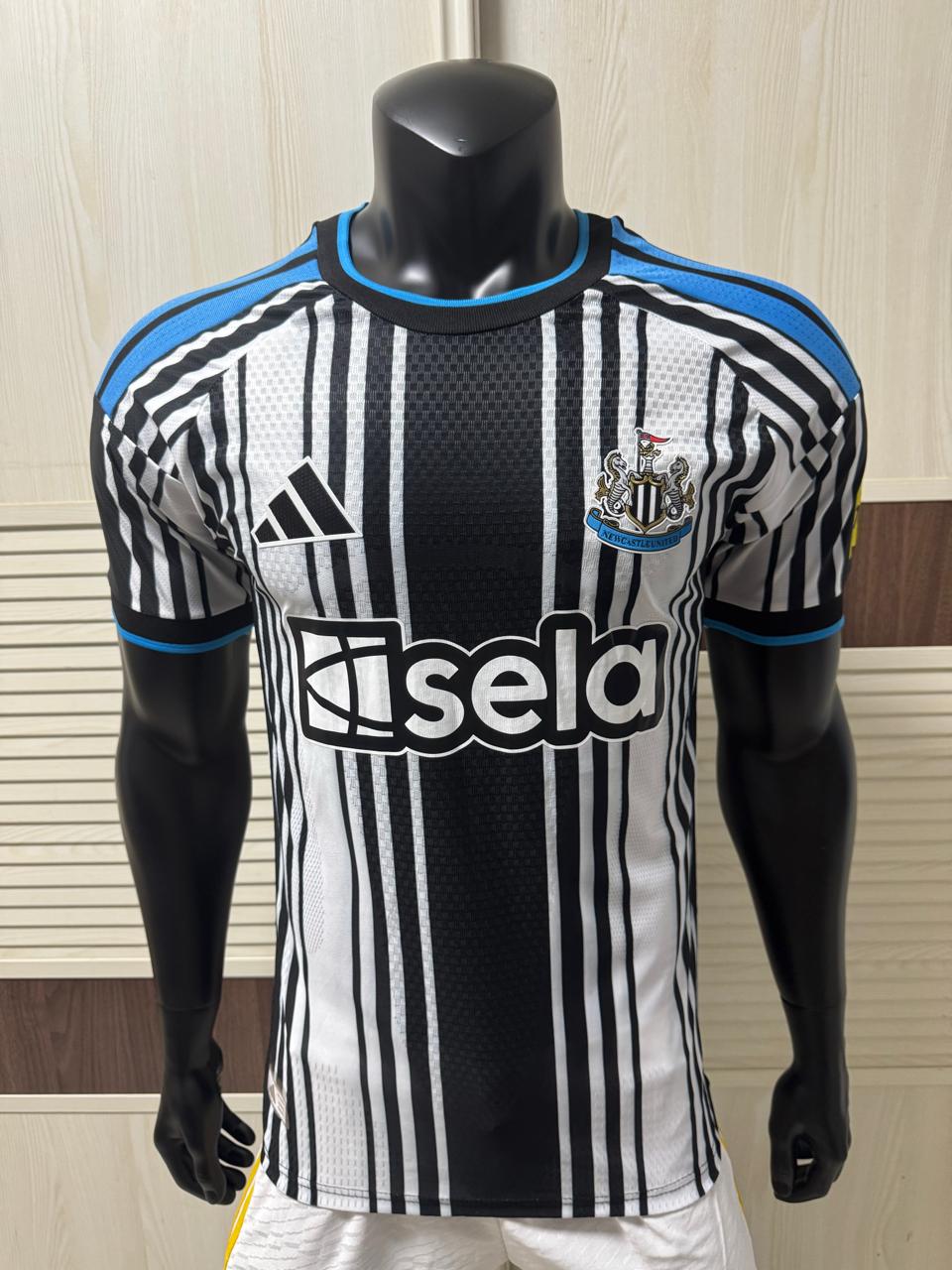 Camiseta local del Newcastle United 26/27