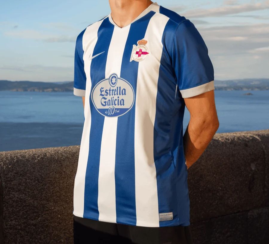 Camiseta de local del Deportivo La Coruña 26/27