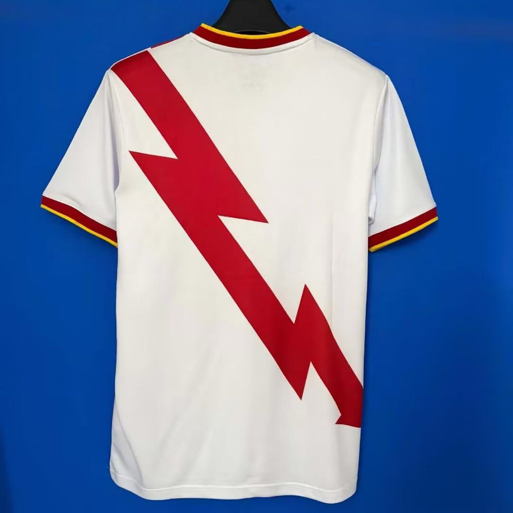 Camiseta de local del Rayo Vallecano 26/27