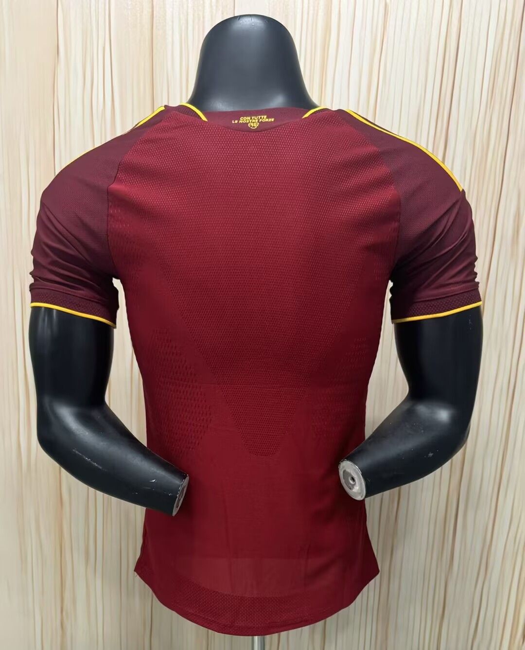 Camiseta de local de la Roma 26/27